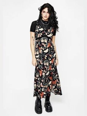 Disturbia | Mariposa Midaxi Cami Dress
Dark Floral Moth Size 4 US
